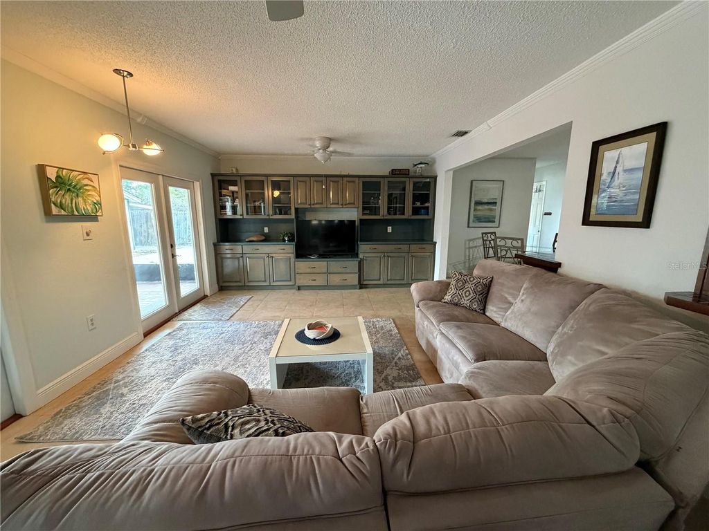 Image 12 of property listing at 1500 CREST DRIVE, Englewood, FL 34223