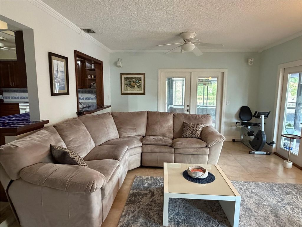 Image 14 of property listing at 1500 CREST DRIVE, Englewood, FL 34223