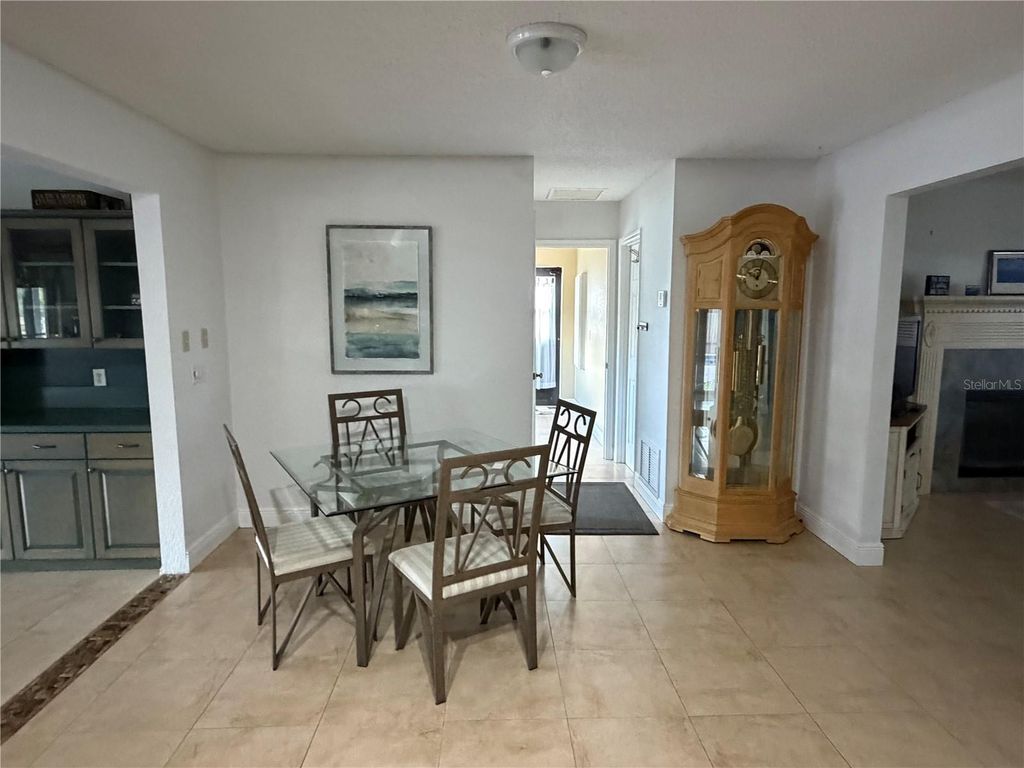 Image 16 of property listing at 1500 CREST DRIVE, Englewood, FL 34223