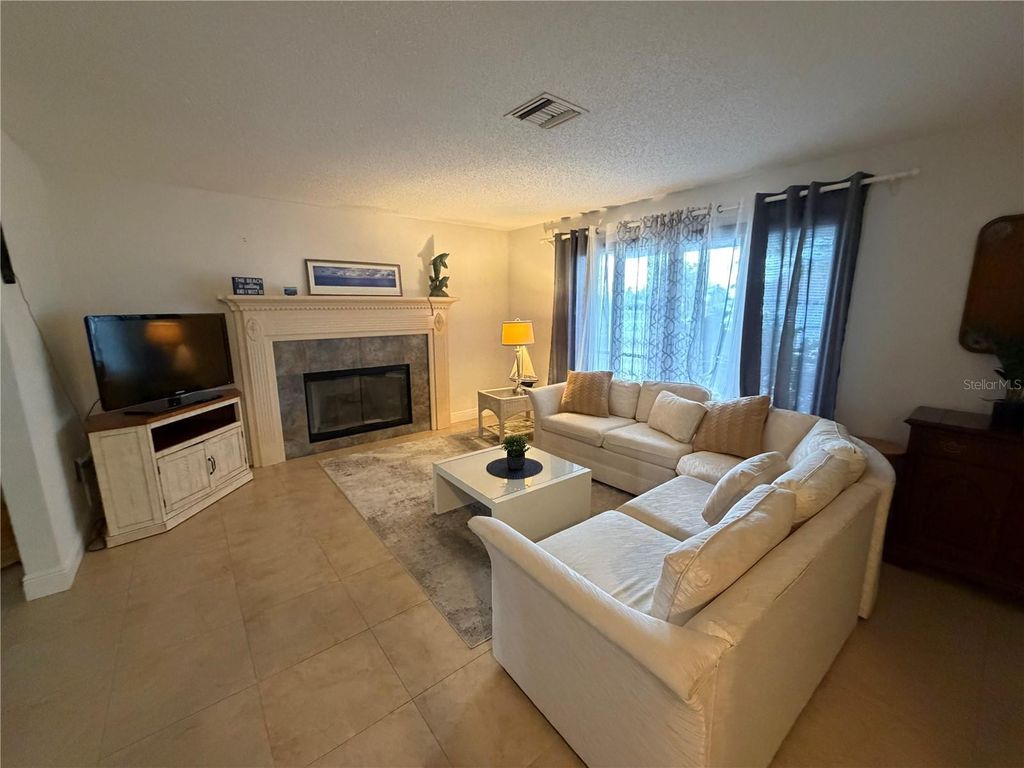 Image 17 of property listing at 1500 CREST DRIVE, Englewood, FL 34223