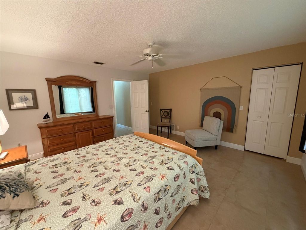 Image 18 of property listing at 1500 CREST DRIVE, Englewood, FL 34223