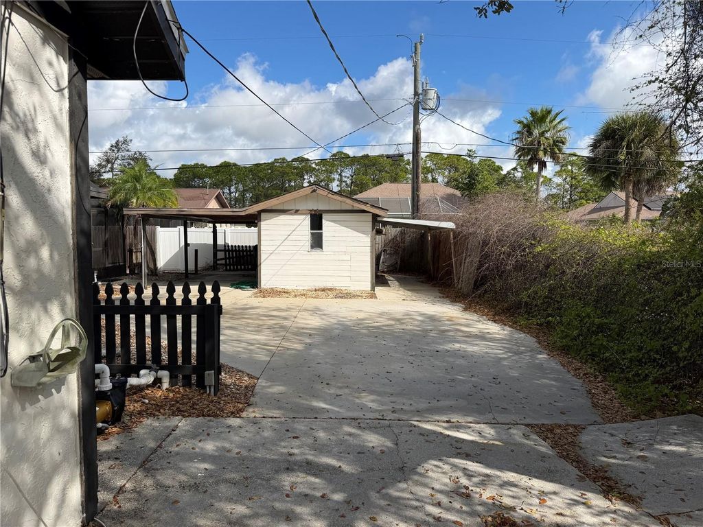 Image 3 of property listing at 1500 CREST DRIVE, Englewood, FL 34223