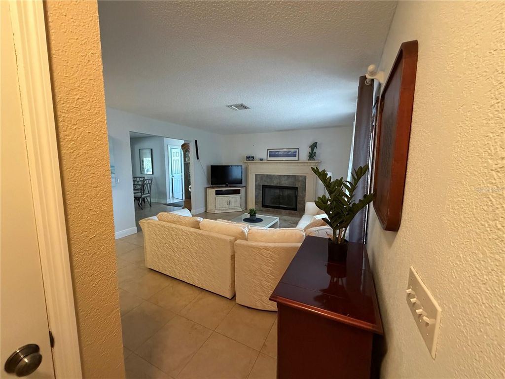 Image 22 of property listing at 1500 CREST DRIVE, Englewood, FL 34223