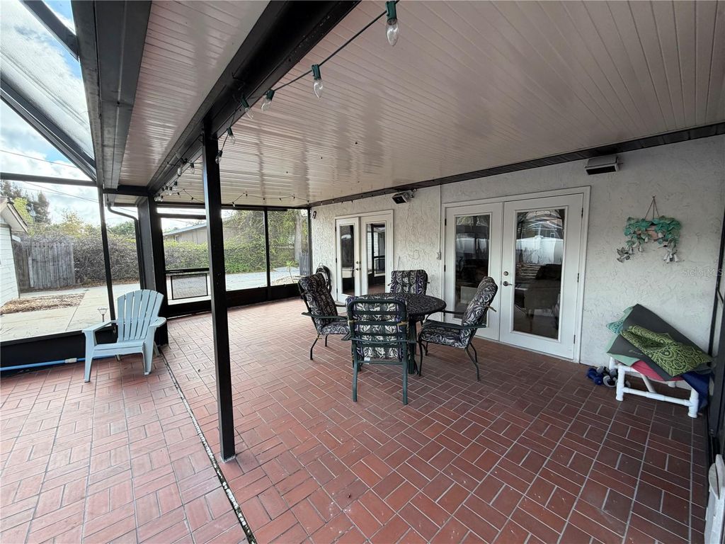 Image 27 of property listing at 1500 CREST DRIVE, Englewood, FL 34223