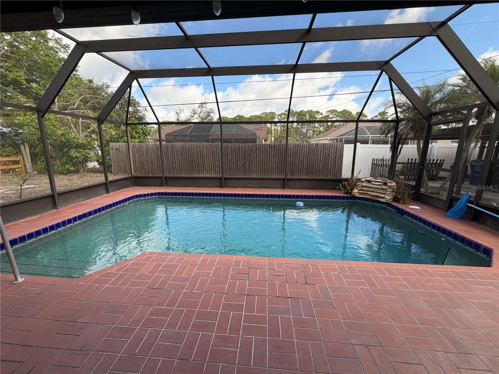 Image 28 of property listing at 1500 CREST DRIVE, Englewood, FL 34223