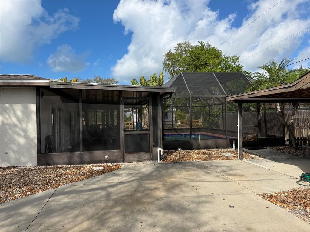 Image 5 of property listing at 1500 CREST DRIVE, Englewood, FL 34223
