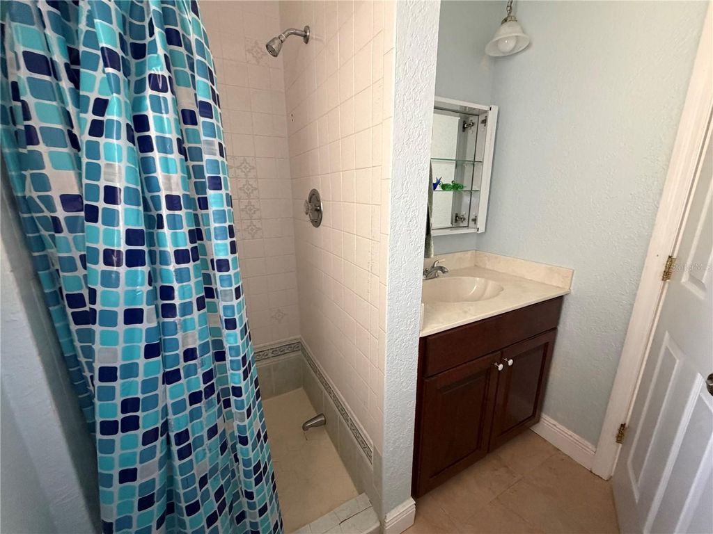 Image 10 of property listing at 1500 CREST DRIVE, Englewood, FL 34223