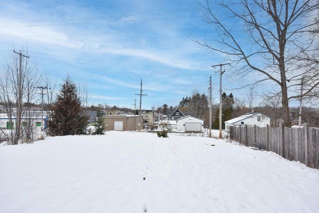 560 W Chestnut STREET, Port Washington, WI 53074