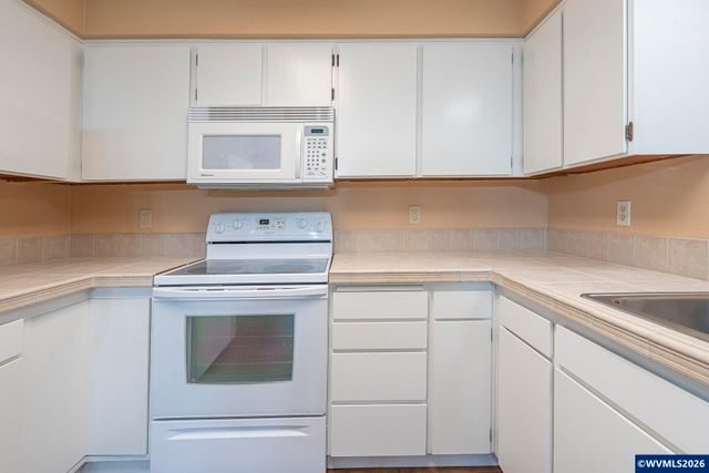 401 Madrona, Apt 3 Av SE, Salem, OR 97302