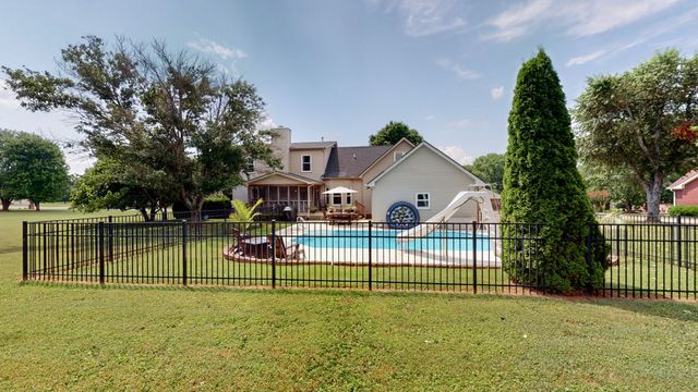 508 Redstone Dr, Gallatin, TN 37066