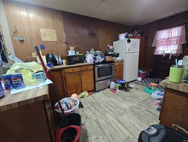 11240 E Division Road, Knox, IN 46534