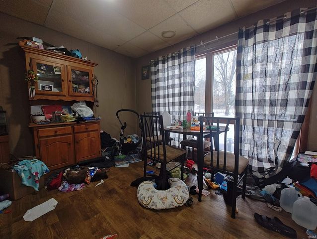 11240 E Division Road, Knox, IN 46534