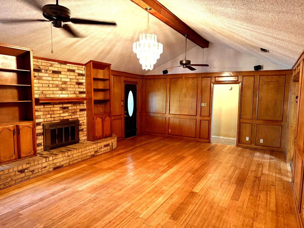 Image 10 of property listing at 3814 Sunset Drive, San Angelo, TX 76904