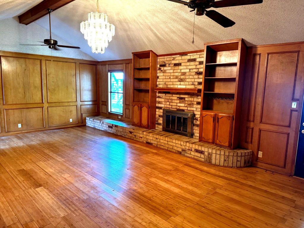 Image 13 of property listing at 3814 Sunset Drive, San Angelo, TX 76904