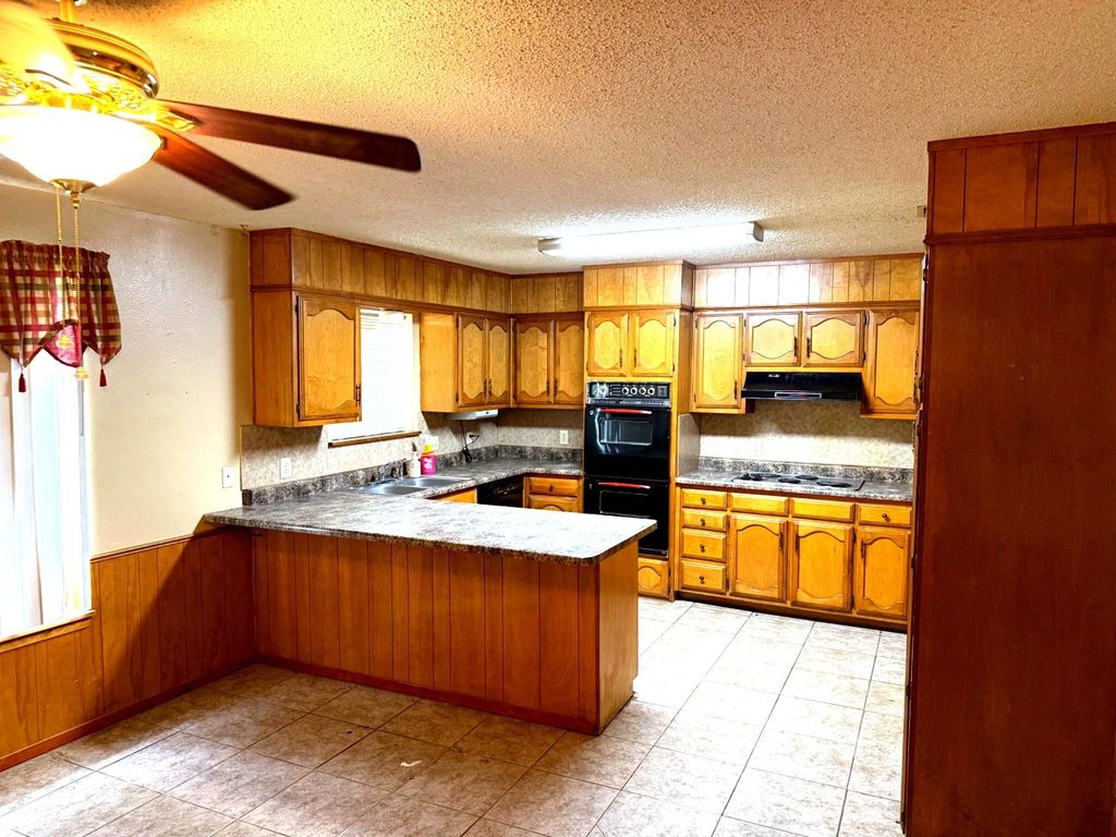 Image 14 of property listing at 3814 Sunset Drive, San Angelo, TX 76904
