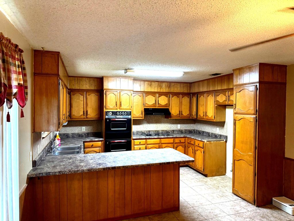 Image 15 of property listing at 3814 Sunset Drive, San Angelo, TX 76904