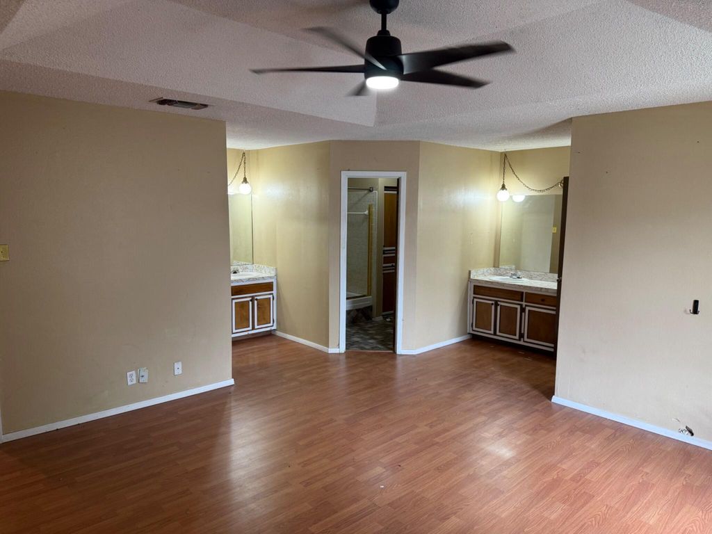 Image 19 of property listing at 3814 Sunset Drive, San Angelo, TX 76904