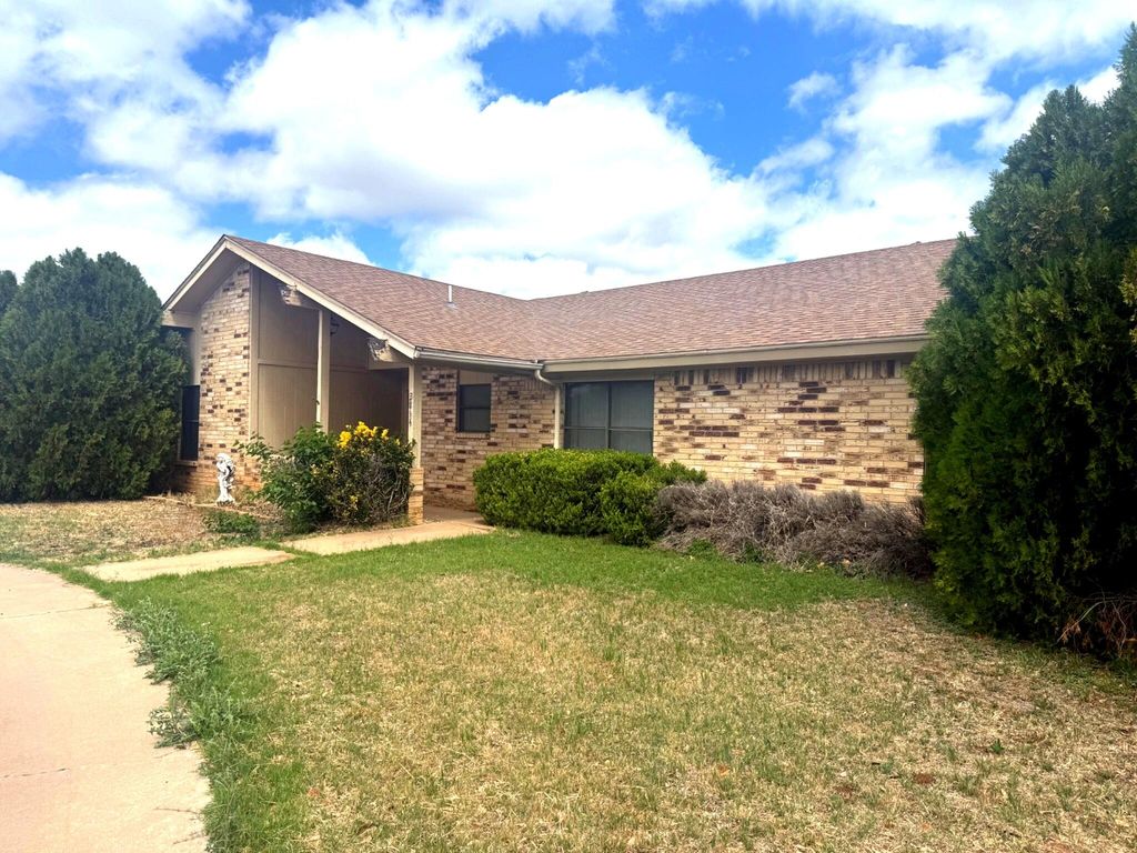 Image 2 of property listing at 3814 Sunset Drive, San Angelo, TX 76904