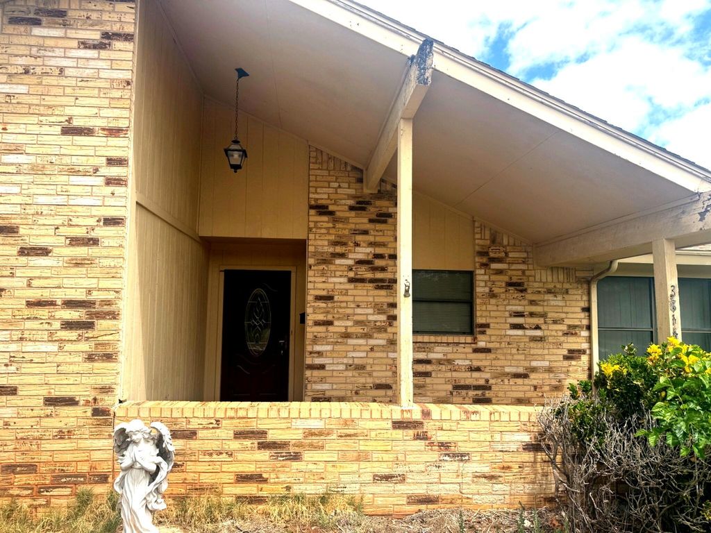 Image 3 of property listing at 3814 Sunset Drive, San Angelo, TX 76904