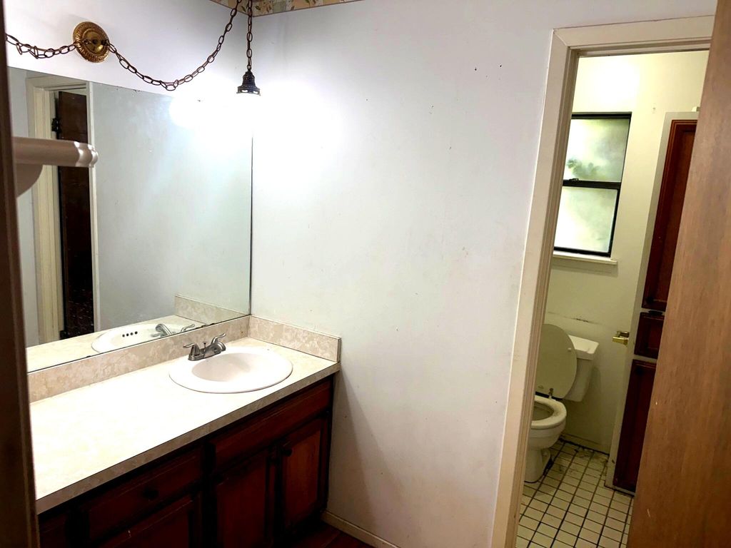 Image 7 of property listing at 3814 Sunset Drive, San Angelo, TX 76904