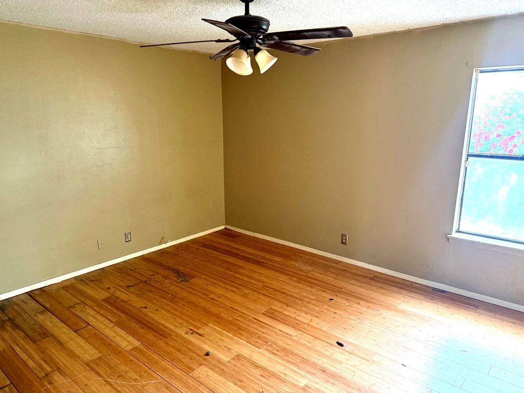 Image 8 of property listing at 3814 Sunset Drive, San Angelo, TX 76904