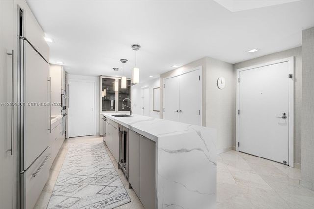 3801 Collins Avenue 1505, Miami Beach, FL 33140