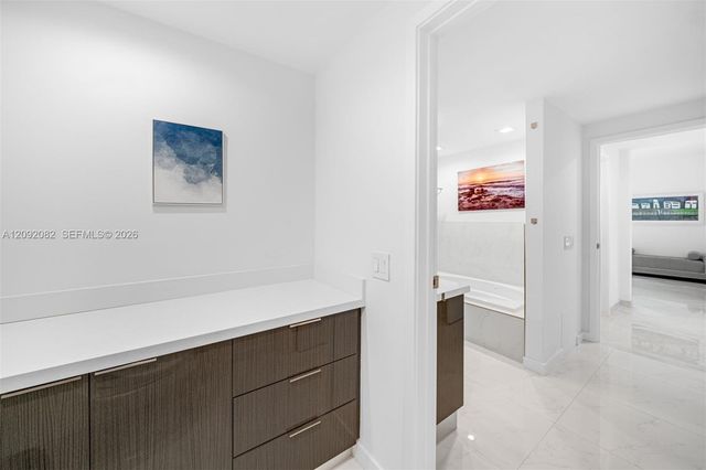 3801 Collins Avenue 1505, Miami Beach, FL 33140