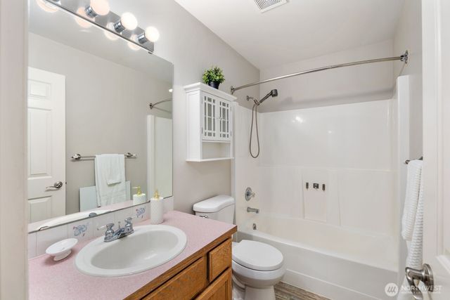 1424 Latham Court, Dupont, WA 98327