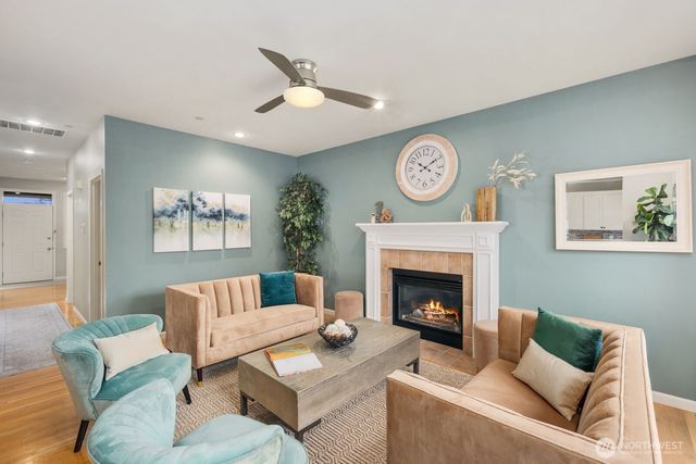 1424 Latham Court, Dupont, WA 98327