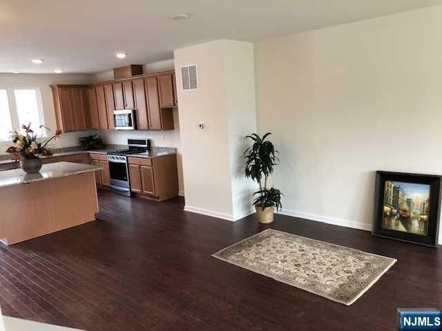 32 Litchfield Lane 403, Fair Lawn, NJ 07410