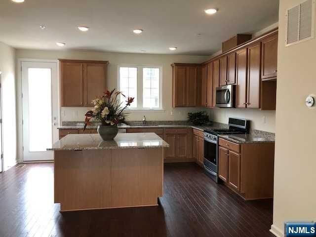 32 Litchfield Lane 403, Fair Lawn, NJ 07410