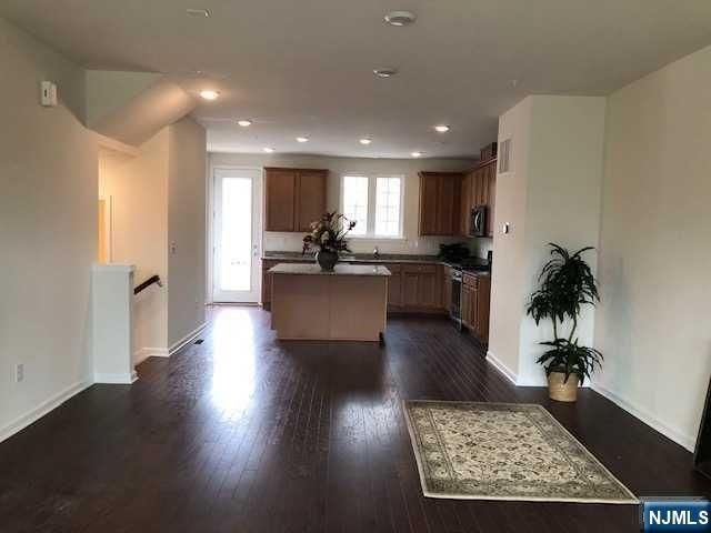 32 Litchfield Lane 403, Fair Lawn, NJ 07410