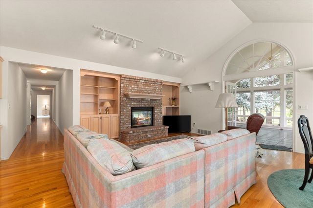 518 N Dunbarton Oaks Ln, Liberty Lake, WA 99019