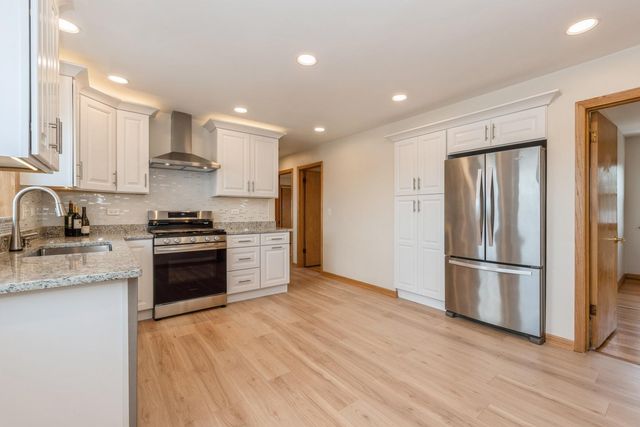 8108 N Oriole Avenue 2, Niles, IL 60714