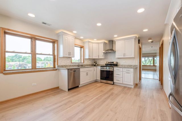 8108 N Oriole Avenue 2, Niles, IL 60714
