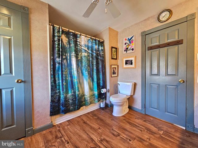 205 VALLEY VIEW RD, Hellertown, PA 18055