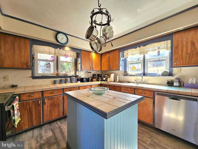 205 VALLEY VIEW RD, Hellertown, PA 18055