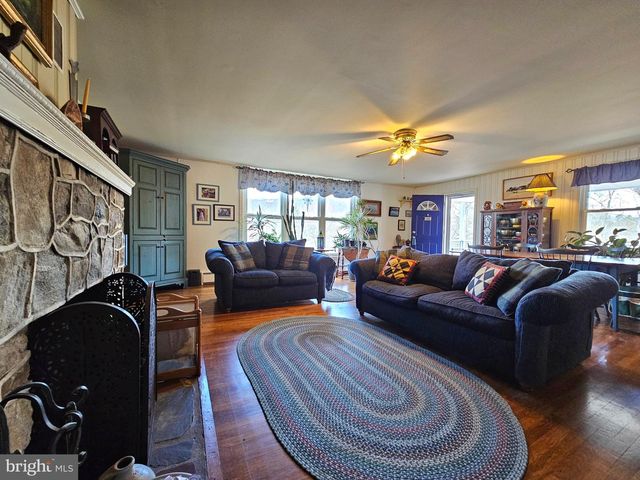 205 VALLEY VIEW RD, Hellertown, PA 18055