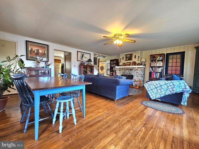 205 VALLEY VIEW RD, Hellertown, PA 18055