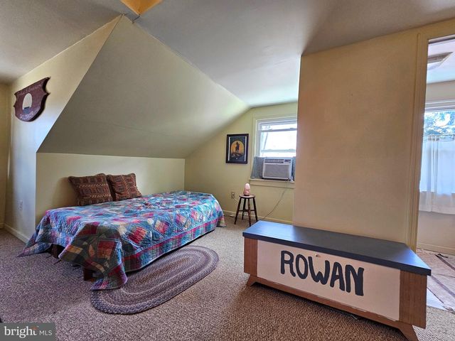 205 VALLEY VIEW RD, Hellertown, PA 18055