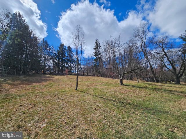 205 VALLEY VIEW RD, Hellertown, PA 18055