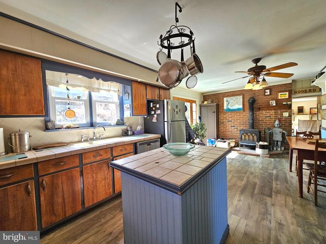 205 VALLEY VIEW RD, Hellertown, PA 18055