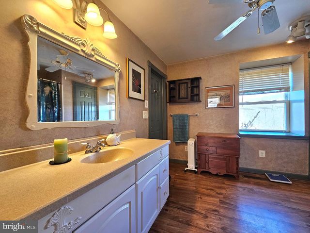 205 VALLEY VIEW RD, Hellertown, PA 18055