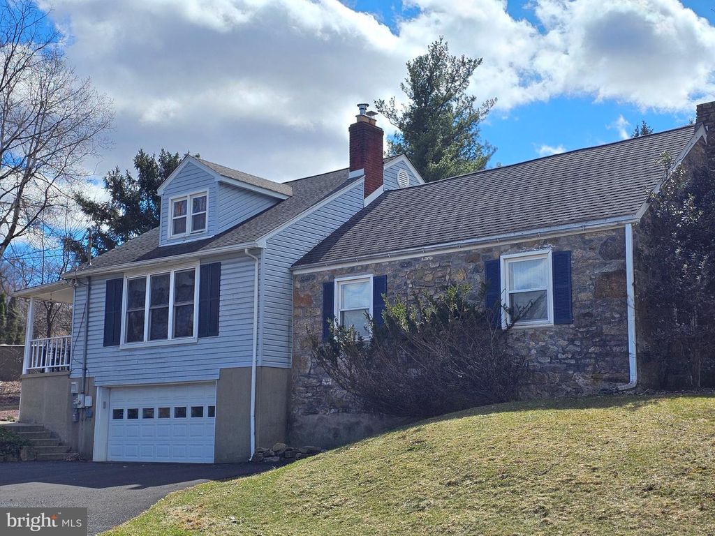 205 VALLEY VIEW RD, Hellertown, PA 18055