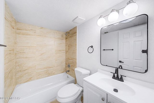 8022 N Oldfather Road, Tucson, AZ 85741