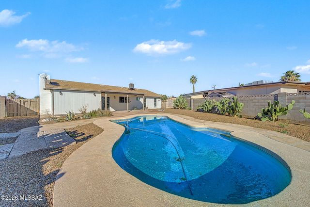 8022 N Oldfather Road, Tucson, AZ 85741