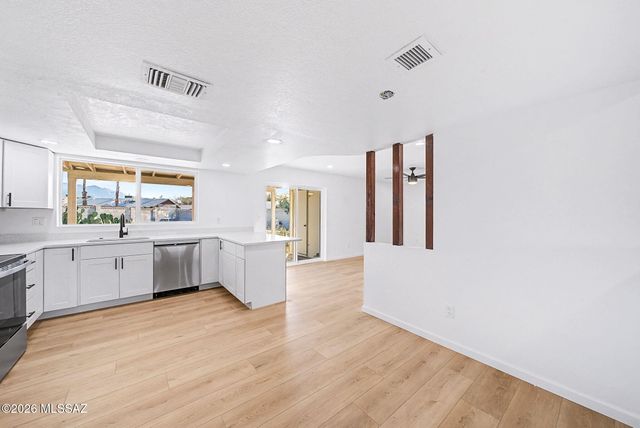 8022 N Oldfather Road, Tucson, AZ 85741