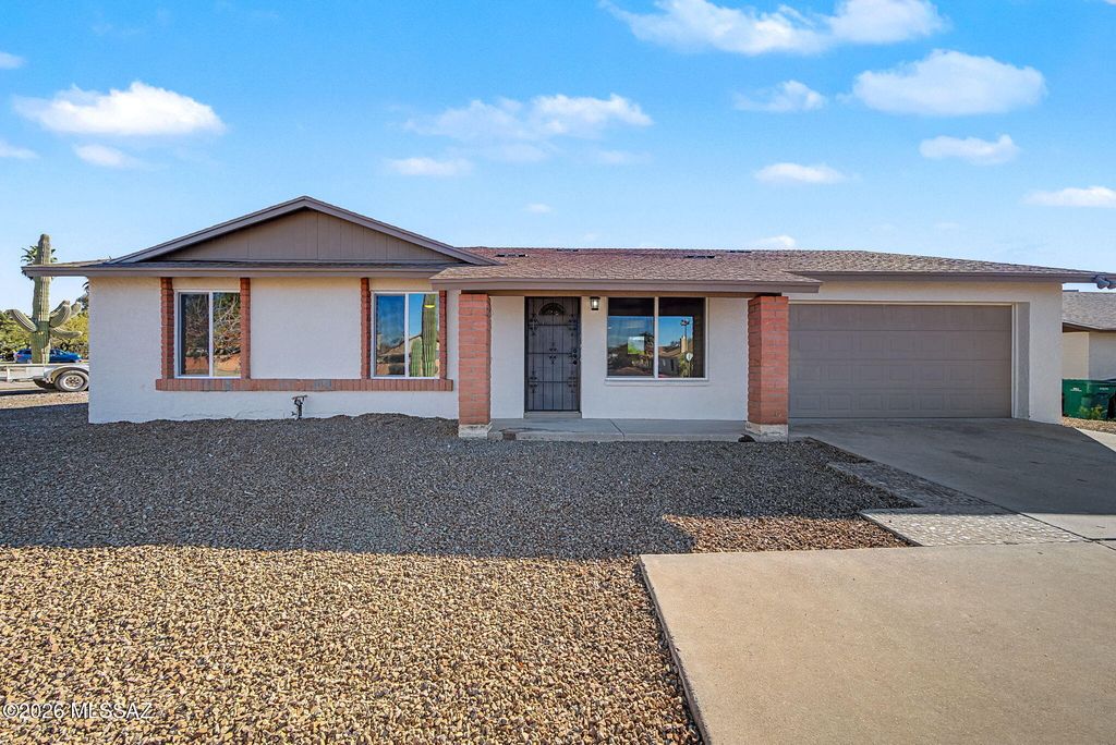 8022 N Oldfather Road, Tucson, AZ 85741