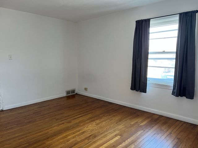 10 E Jefferson Avenue 2, Naperville, IL 60540