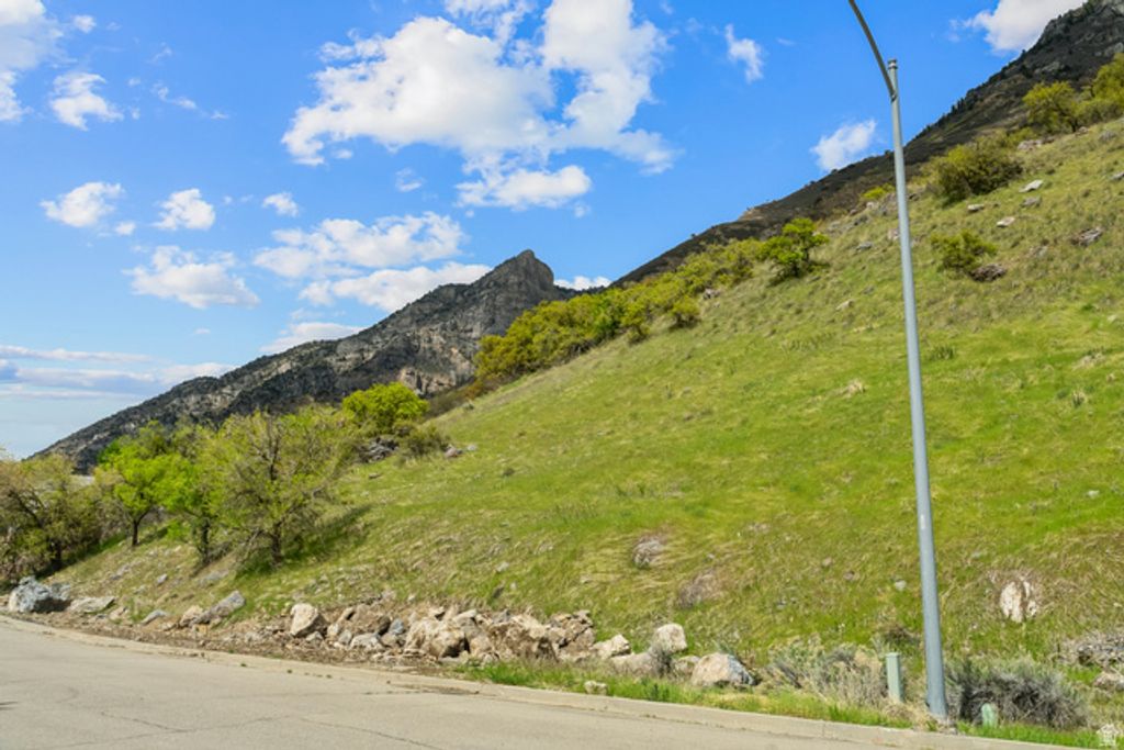 Image 4 of property listing at 1392 N 1500 E 45, Provo, UT 84604